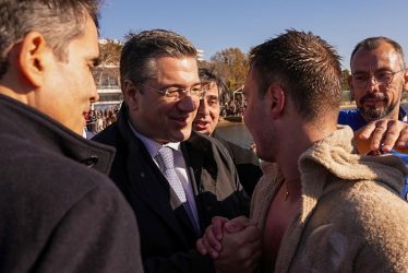 Ο Απόστολος Τζιτζικώστας στη δοξολογία των Θεοφανείων και στην τελετή αγιασμού των υδάτων στη Θεσσαλονίκη (ΦΩΤΟ)