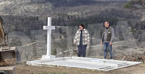 Κηδεία τέως βασιλιά Κωνσταντίνου: Η Μενδώνη στις εργασίες στους βασιλικούς τάφους στο Τατόι (ΒΙΝΤΕΟ)