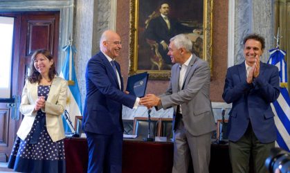 Η Ελλάδα θα συγχρηματοδοτήσει την κατασκευή δύο ποδοσφαιρικών γηπέδων στην Αργεντινή