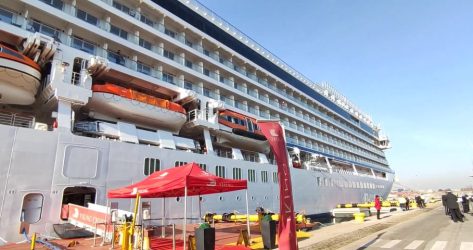 Στη Θεσσαλονίκη το πρώτο κρουαζιερόπλοιο για τη νέα χρονιά – 850 τουρίστες με το “Viking Sky” (BINTEO)