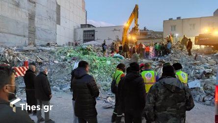 Σεισμός στην Τουρκία: “Ψάχνουν τους ανθρώπους στα ερείπια για να τους προσφέρουν μια αξιοπρεπή ταφή”