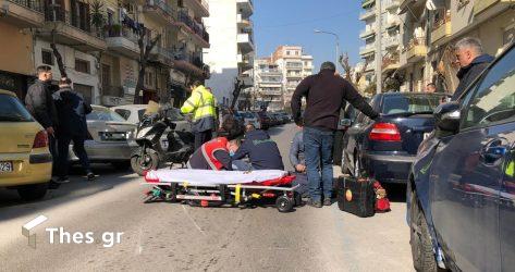 Θεσσαλονίκη: Αυτοκίνητο συγκρούστηκε με μηχανή – Δύο τραυματίες (ΦΩΤΟ)