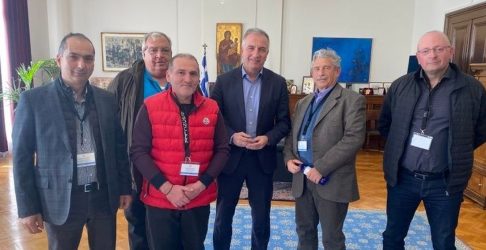 Aντιπροσωπεία των εργαζόμενων στις λαϊκές αγορές συναντήθηκε με τον Καλαφάτη (ΦΩΤΟ)