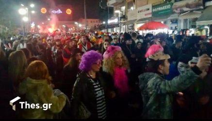 Ξάνθη: Χαμός από κόσμο στους δρόμους για την νυχτερινή παρέλαση (ΒΙΝΤΕΟ)