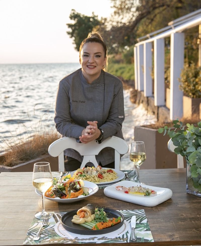Σοφία Τεφτσή Chef Maiami Seafood Restaurant Θέτιδος 18, Νέα Κρήνη, Καλαμαριά Γιορτή των ερωτευμένων Αγιος Βαλεντίνος Θεσσαλονίκη φαγητό σε εστιατόριο του Αγίου Βαλεντίνου 14 Φλεβάρη