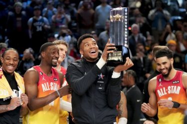 NBA All Star: Φοβερή νίκη της Team Giannis απέναντι στην Team LeBron (184-175)