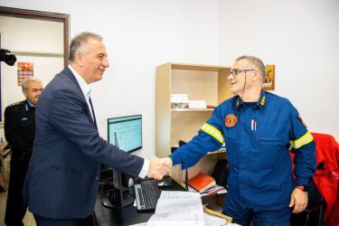 Επίσκεψη Καλαφάτη στην Πυροσβεστική Υπηρεσία – «Το προσωπικό προστατεύει τους πολίτες» (ΦΩΤΟ)