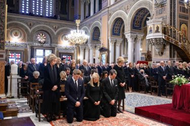 Το μνημόσυνο του τέως βασιλιά Κωνσταντίνου στη Μητρόπολη Αθηνών (ΦΩΤΟ)