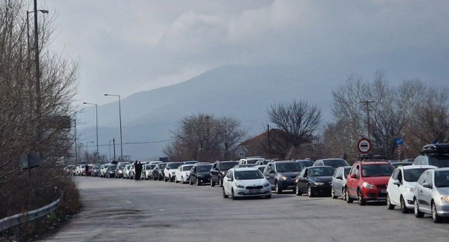 Ουρές χιλιομέτρων από εκδρομείς στον Προμαχώνα για Βουλγαρία