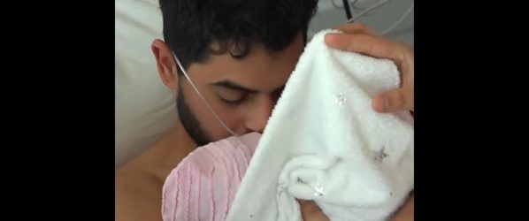 Σεισμός στην Τουρκία: Απεγκλωβίστηκε μετά από 11 μέρες και γνώρισε την νεογέννητη κόρη του (ΒΙΝΤΕΟ)