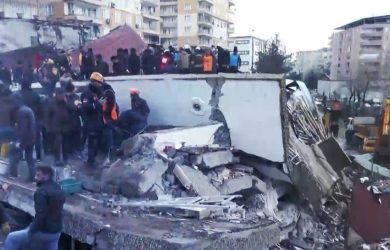 Σεισμός στην Τουρκία: Ξεπερνούν τους 2500 οι νεκροί – O Ερντογάν κήρυξε επταήμερο εθνικό πένθος
