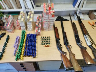 Θεσσαλονίκη: Αστυνομική επιχείρηση σε οικισμό των Διαβατών – Συνελήφθησαν πέντε άτομα (ΦΩΤΟ)