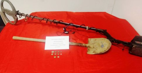 Δράμα: Επιασαν ζευγάρι που έψαχνε για αρχαία με ανιχνευτή μετάλλων (ΦΩΤΟ)