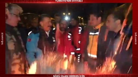 Σεισμός στην Τουρκία: Αυτοσχέδια σόμπα εξερράγη μπροστά στον υπουργό Υγείας (ΒΙΝΤΕΟ)