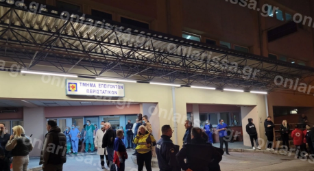 Σύγκρουση τρένων στα Τέμπη: Σκηνές αρχαίας τραγωδίας στα νοσοκομεία της Λάρισας (ΦΩΤΟ)