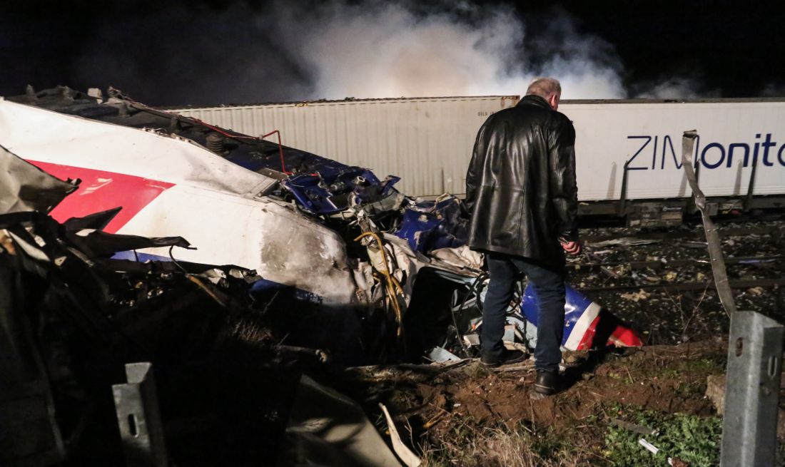 Σύγκρουση δυο αμαξοστοιχιών στα Τέμπη, Τετάρτη 1 Μαρτίου 2023. Σύμφωνα με την ανακοίνωση της Hellenic Train, στον Ευαγγελισμό σημειώθηκε μετωπική σύγκρουση δύο αμαξοστοιχιών: μιας εμπορευματικής αμαξοστοιχίας και της αμαξοστοιχίας IC 62 που είχε αναχωρήσει από Αθήνα προς Θεσσαλονίκη.