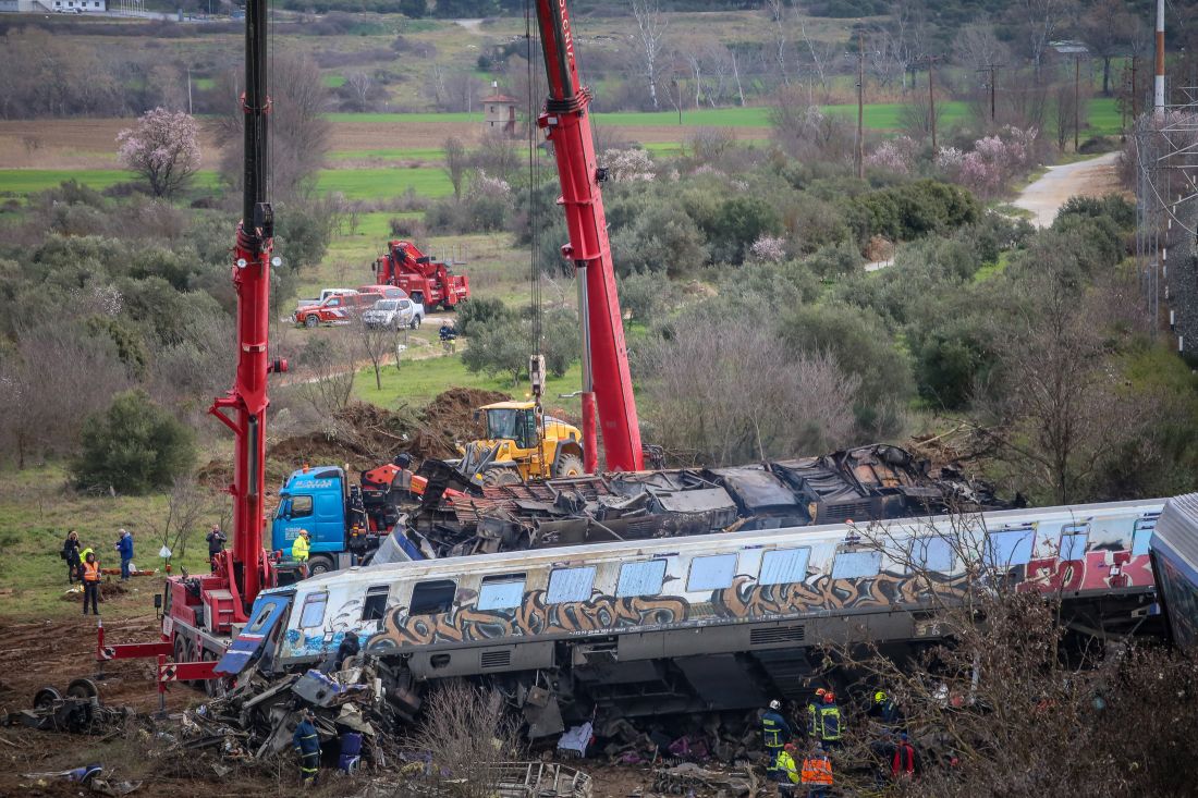 σύγκρουση δυο αμαξοστοιχιών στα Τέμπη, Τετάρτη 1 Μαρτίου 2023. Σύμφωνα με την ανακοίνωση της Hellenic Train, στον Ευαγγελισμό σημειώθηκε μετωπική σύγκρουση δύο αμαξοστοιχιών: μιας εμπορευματικής αμαξοστοιχίας και της αμαξοστοιχίας IC 62 που είχε αναχωρήσει από Αθήνα προς Θεσσαλονίκη.