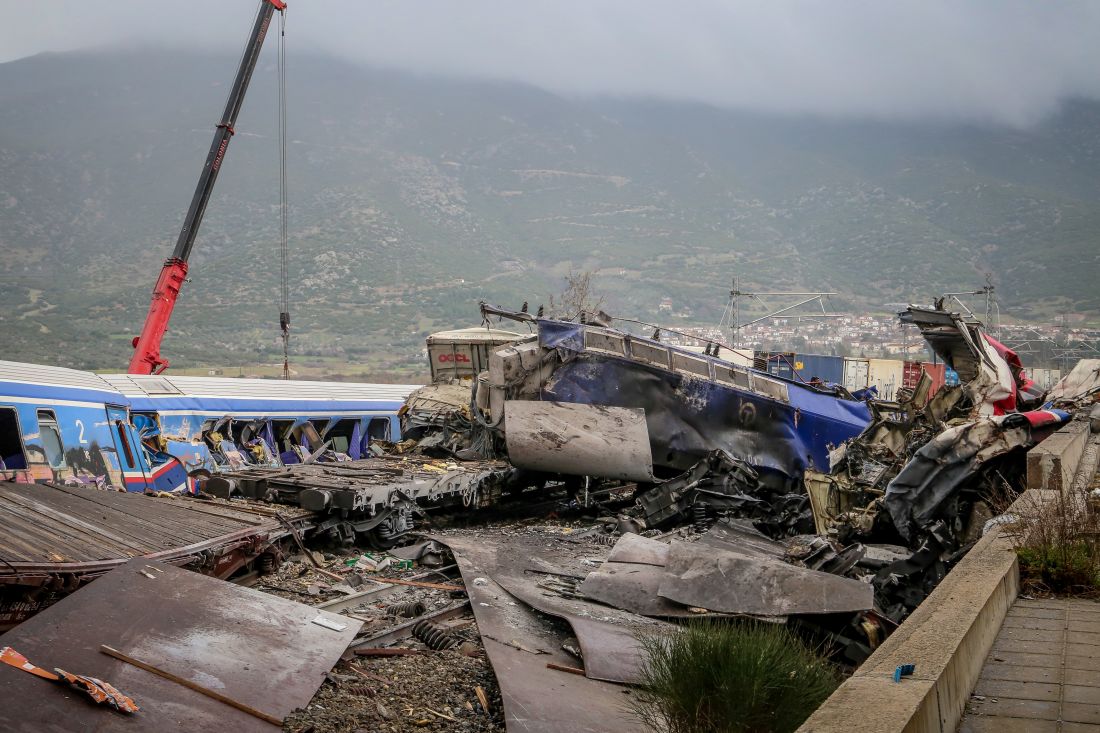 σύγκρουση δυο αμαξοστοιχιών στα Τέμπη, Τετάρτη 1 Μαρτίου 2023. Σύμφωνα με την ανακοίνωση της Hellenic Train, στον Ευαγγελισμό σημειώθηκε μετωπική σύγκρουση δύο αμαξοστοιχιών: μιας εμπορευματικής αμαξοστοιχίας και της αμαξοστοιχίας IC 62 που είχε αναχωρήσει από Αθήνα προς Θεσσαλονίκη.