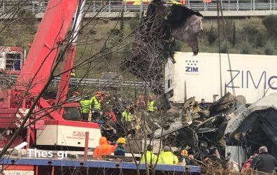 Σύγκρουση τρένων στα Τέμπη: Αυξάνονται συνεχώς οι νεκροί – Συνεχίζονται οι έρευνες