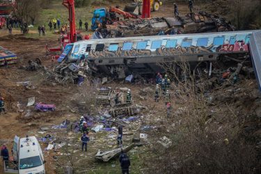 Σύγκρουση τρένων στα Τέμπη: Αναστέλλονται τα αυριανά δρομολόγια της Hellenic Train
