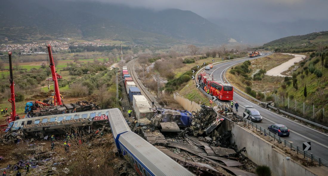Σύγκρουση δυο αμαξοστοιχιών στα Τέμπη, Τετάρτη 1 Μαρτίου 2023. Σύμφωνα με την ανακοίνωση της Hellenic Train, στον Ευαγγελισμό σημειώθηκε μετωπική σύγκρουση δύο αμαξοστοιχιών: μιας εμπορευματικής αμαξοστοιχίας και της αμαξοστοιχίας IC 62 που είχε αναχωρήσει από Αθήνα προς Θεσσαλονίκη.