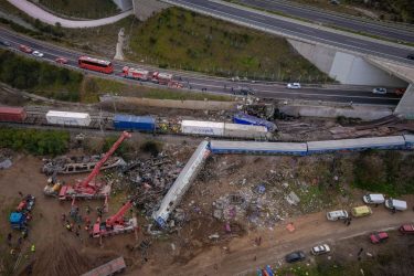 Τραγωδία στα Τέμπη δυστύχημα τρένα Λάρισα φωτογραφίες από drone φώτο από ψηλά