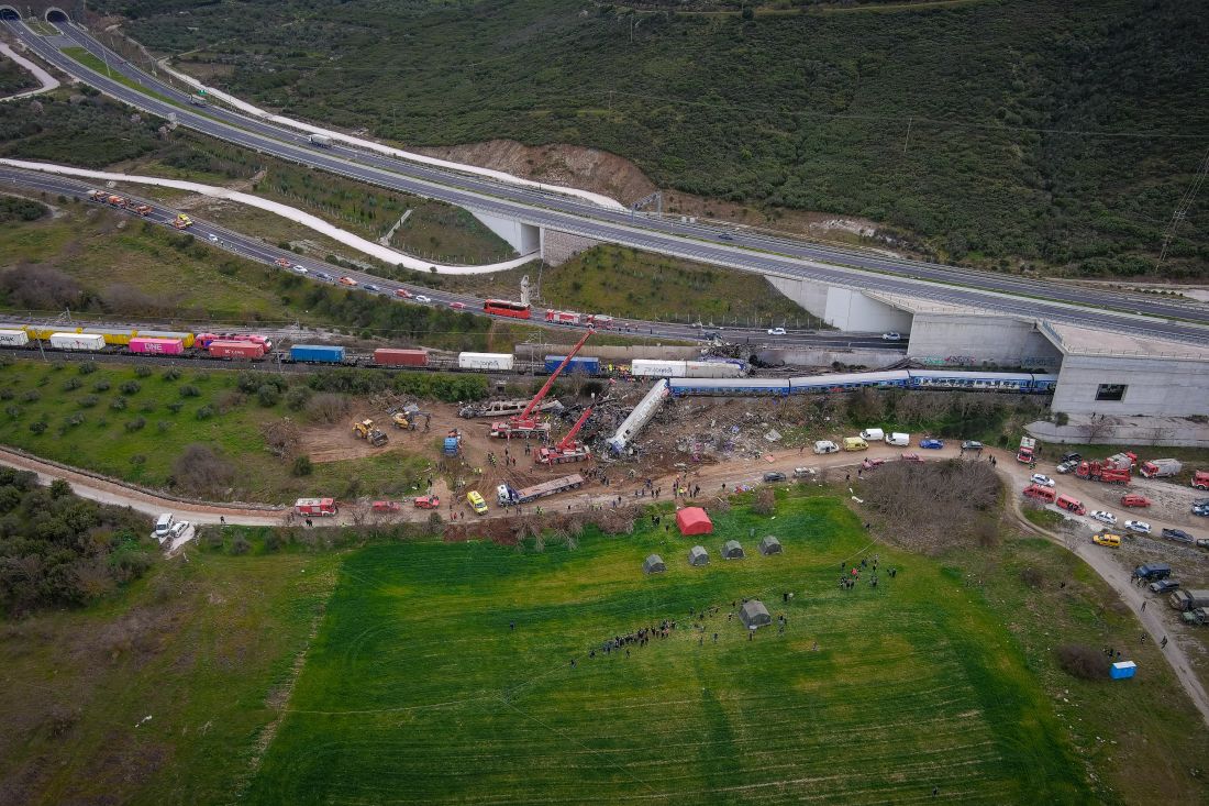 Τραγωδία στα Τέμπη δυστύχημα τρένα Λάρισα φωτογραφίες από drone φώτο από ψηλά