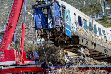 Θεσσαλονίκη: Μνημόσυνο για τα θύματα της τραγωδίας των Τεμπών στον Νέο Σιδηροδρομικό Σταθμό