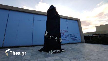 ΑΠΘ: Στα “μαύρα” το άγαλμα του Αριστοτέλη προς τιμήν των φοιτητών που σκοτώθηκαν (ΒΙΝΤΕΟ & ΦΩΤΟ)