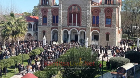Καρδίτσα: Ανείπωτος θρήνος στην κηδεία του Τάσου Κουτσόπουλου (ΦΩΤΟ)