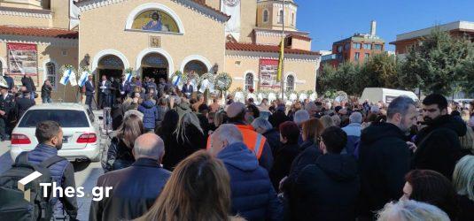Θεσσαλονίκη: Θρήνος στην κηδεία του Νικήτα και της Κέλλυς στην Καλαμαριά (ΦΩΤΟ)