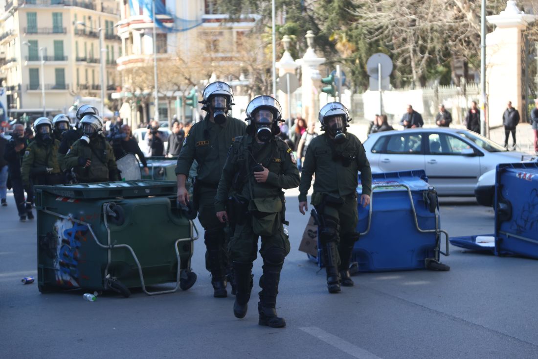 Επεισόδια ΥΜΑΘ απεργία κουκουλοφόροι ΜΑΤ