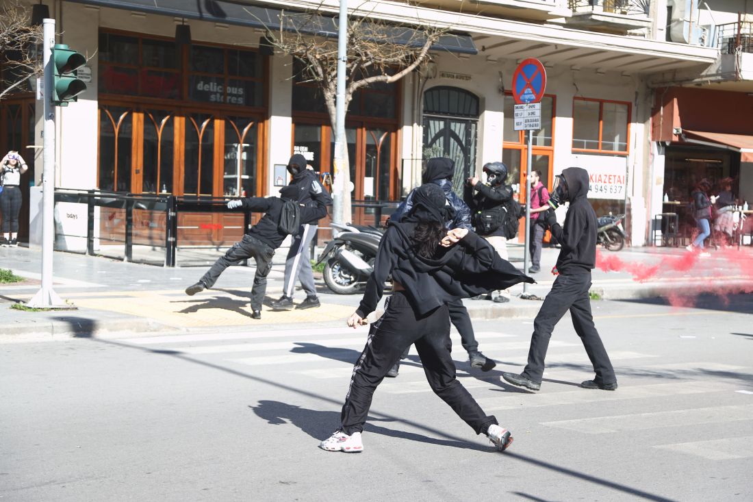 Επεισόδια ΥΜΑΘ απεργία κουκουλοφόροι ΜΑ