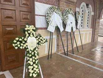 Τραγωδία στα Τέμπη: Σε κλίμα συγκίνησης η κηδεία της 20χρονης Φραντζέσκας Μπέζα στη Θεσσαλονίκη (ΦΩΤΟ)