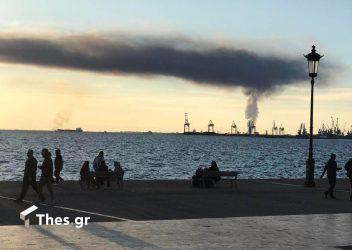 Θεσσαλονίκη: Ξέσπασε φωτιά σε εγκαταλελειμμένο εργοστάσιο στη Σίνδο