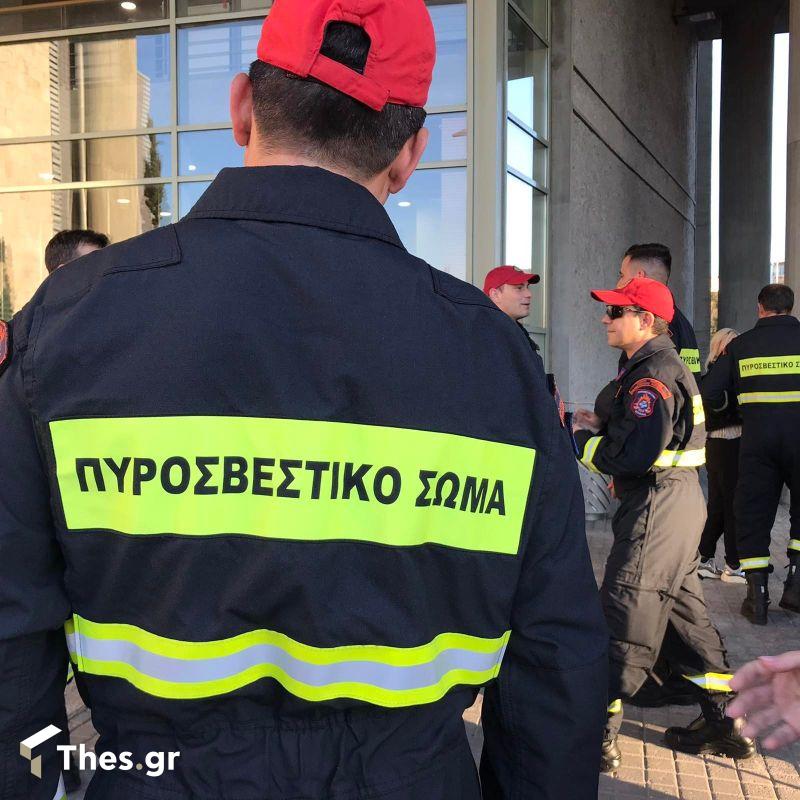 Διαμαρτυρία Οικολόγων για την κοπή των δέντρων Δημαρχείο Θεσσαλονίκης