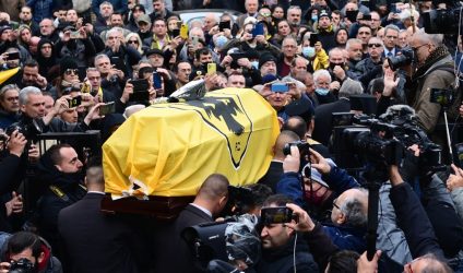 Θλίψη στο “τελευταίο αντίο” στον Μίμη Παπαϊωάννου (ΦΩΤΟ)