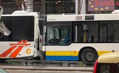 Θεσσαλονίκη: Λεωφορεία συγκρούστηκαν μεταξύ τους στην Μοναστηρίου (ΦΩΤΟ)