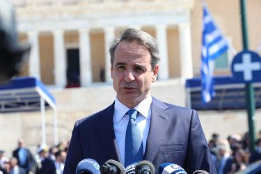Πτώση καναντέρ στην Κάρυστο: Στην κηδεία του ανθυποσμηναγού Περικλή Στεφανίδη ο Κυριάκος Μητσοτάκης