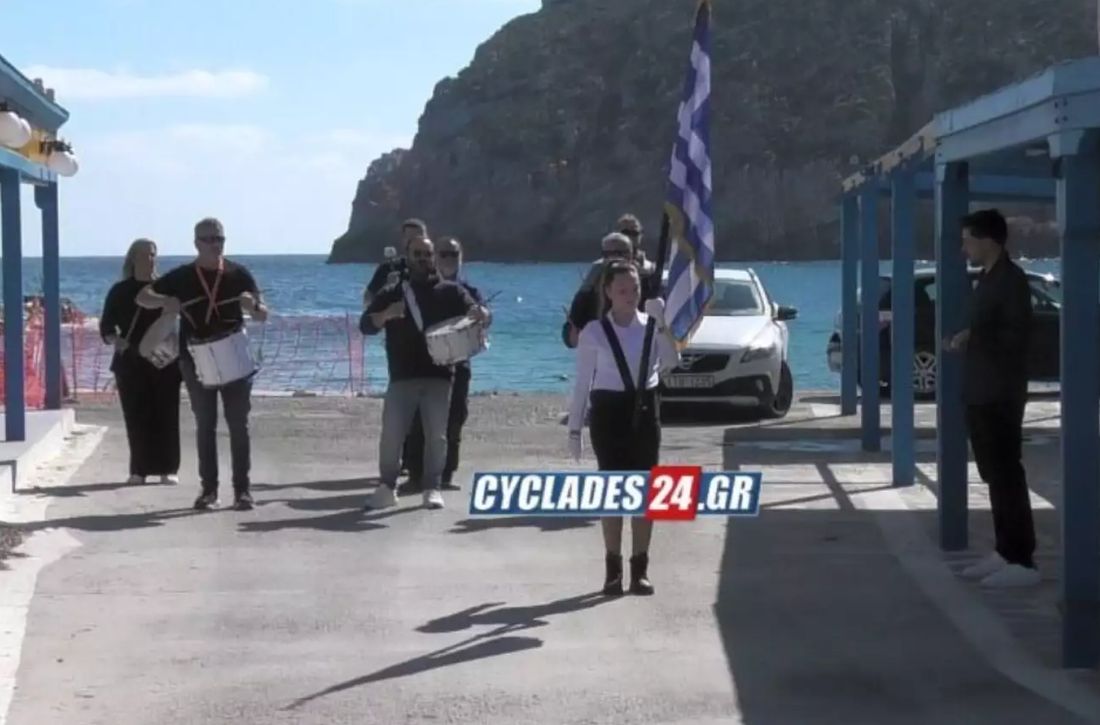 25η Μαρτίου παρέλαση Νάξος μαθήτρια