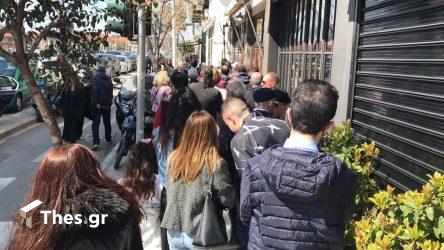 Θεσσαλονίκη: Το αδιαχώρητο για μία μερίδα μπακαλιάρο – Ατελείωτη ουρά (ΒΙΝΤΕΟ & ΦΩΤΟ)