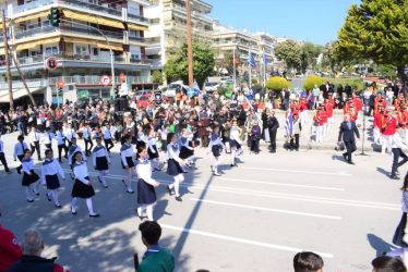 Εντυπωσιακή η παρέλαση για την 25η Μαρτίου στην Καλαμαριά (ΦΩΤΟ)