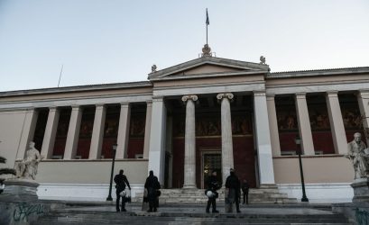 Εννέα προσαγωγές στην εκκένωση της κατάληψης στην πρυτανεία του ΕΚΠΑ (ΦΩΤΟ)