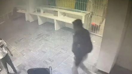 Μεξικό: Φύλακες έφυγαν μόλις ξέσπασε φωτιά και άφησαν τους μετανάστες να πεθάνουν στο κελί (ΒΙΝΤΕΟ)