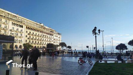 Θεσσαλονίκη: Γυναίκα ουρούσε σε κοινή θέα στην Αριστοτέλους (ΦΩΤΟ)