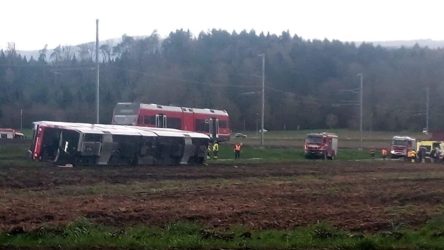 Ελβετία: Εκτροχιάστηκαν δύο τρένα με διαφορά μισής ώρας – Πολλοί οι τραυματίες