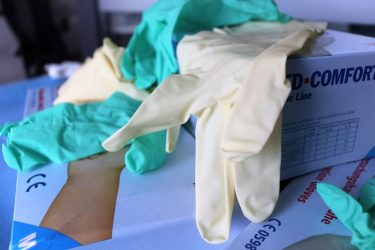 Προσοχή: Ανακαλείται παρτίδα χειρουργικών γαντιών