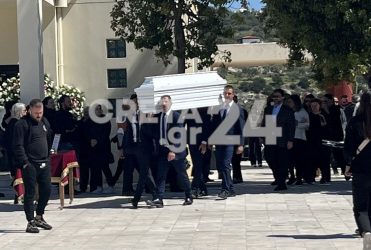 Σε βαρύ κλίμα η κηδεία της 22χρονης Πέννυς – Θρηνεί όλο το Ηράκλειο (ΦΩΤΟ)