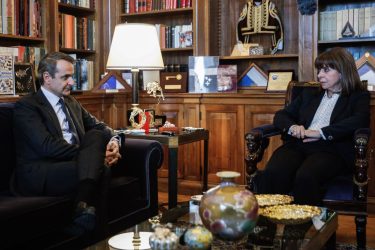 Συναντήθηκε με την Σακελλαροπούλου ο Μητσοτάκης – «Η έρευνα θα γίνει με διαφάνεια και ταχύτητα» (ΒΙΝΤΕΟ)