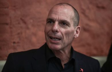 Γιάνης Βαρουφάκης: “Τώρα θρηνούμε, αντίθετα με τους 57 αναρρώνω”